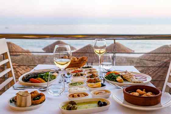 Restaurang vid havet i Turkiet