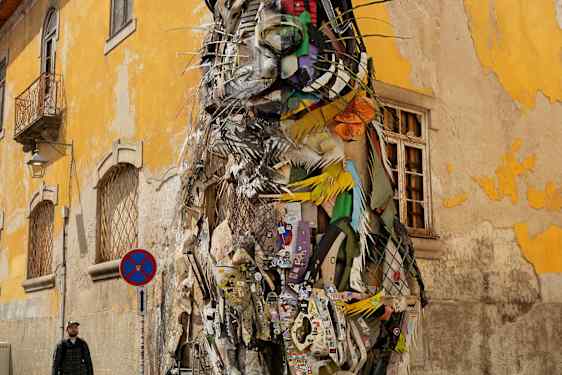 Gatukonstverket Half Rabbit i Porto