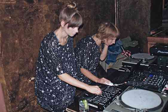 DJs på nattklubb