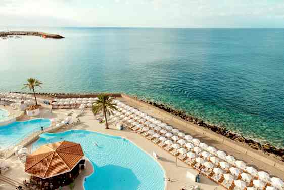 Pool, strand och hav