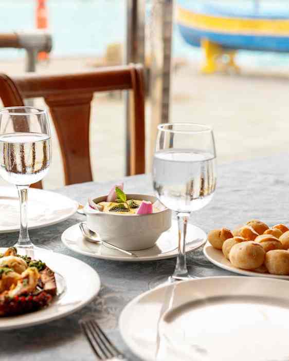 Bord med tapas servering