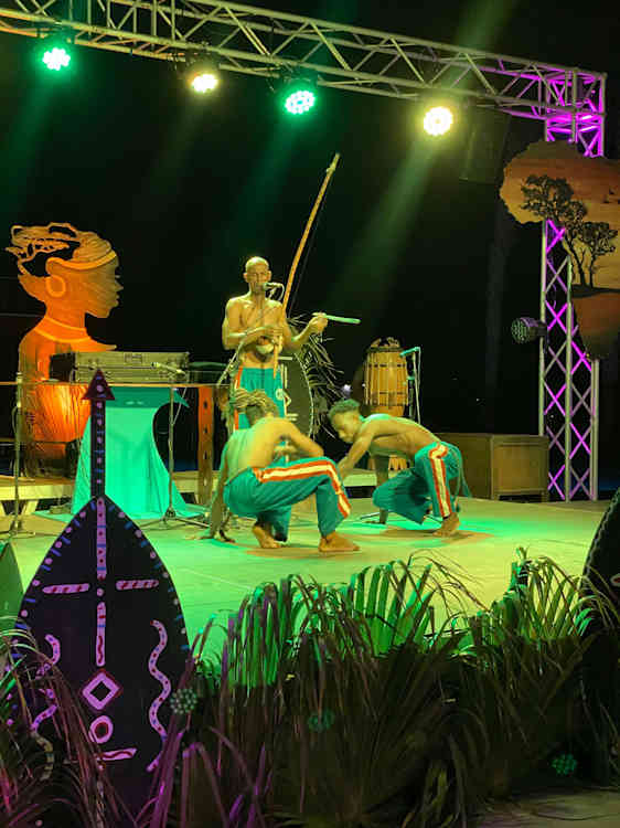 Musik är en stor del av Kap Verde - band som spelar instrument