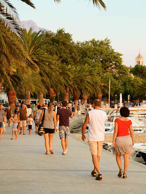 Strandpromenad i Baska Voda