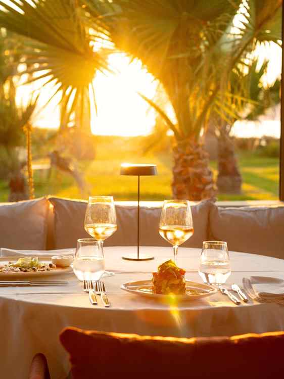 Uppdukat bord på Sunprime Platanias