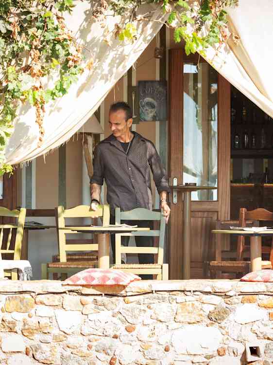 Man i restaurang på Kos