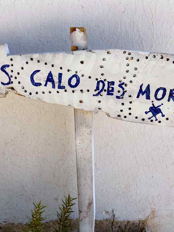 Calo des Moro-skylt