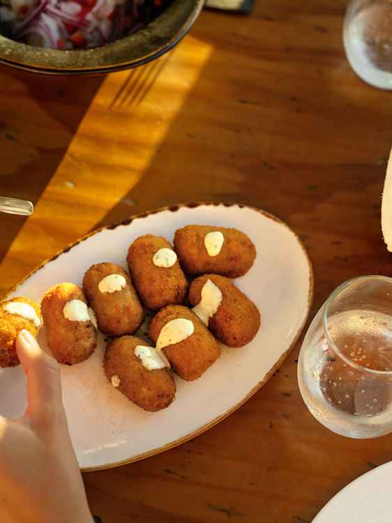 Tapas på ett bord
