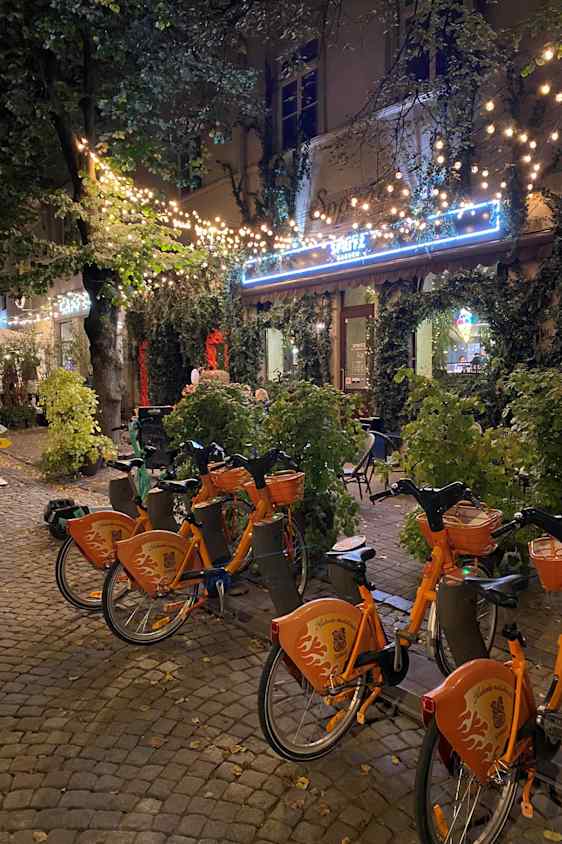 Pilies Street (Pilies gatvė) är en av huvudgatorna i Gamla stan i Vilnius