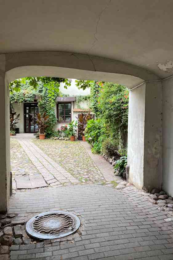 Mysiga medeltida gränder i Vilnius