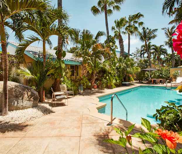 Njut av solen och svalkande bad vid det trevliga poolområdet