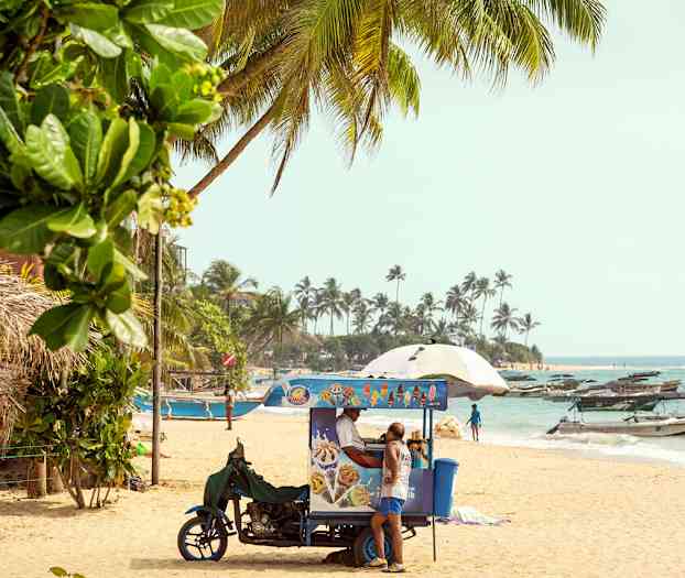 Stranden cirka 50-200 meter bort