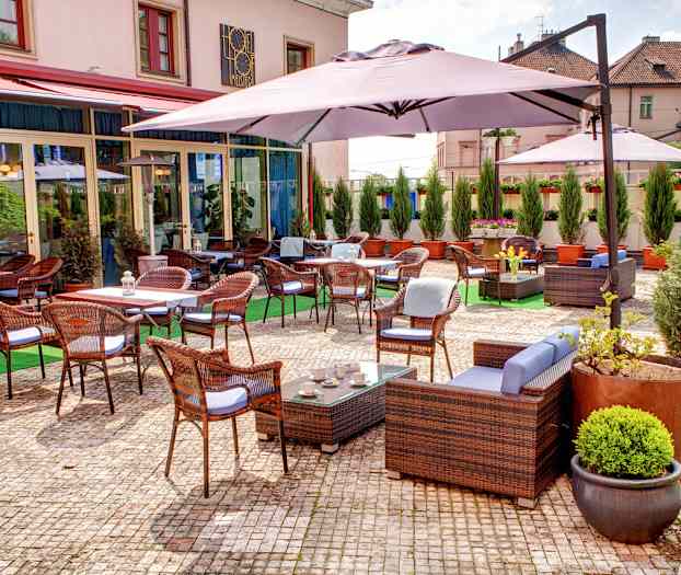 Hotellets trevlig utomhusterrass