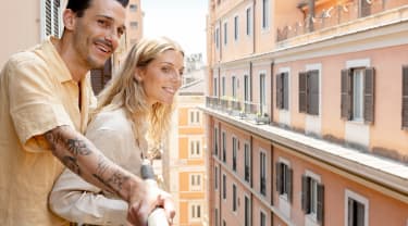 Par på en balkong i Rom