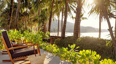 Uteplats vig havet i Thailand