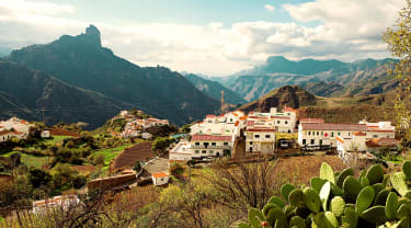 Utsikt över bergsby på Gran Canaria