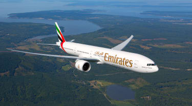 Emirates flygplan i luften