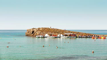 Utsikten från Nissi Beach på Cypern