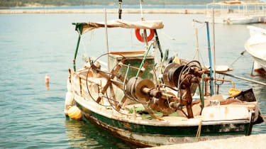 Båt i hamnen på Thassos