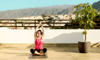 Unna dig en yoga-klass på hotellets populära takterrass, alla våra instruktörer av utbildade av SATS ELIXIA.