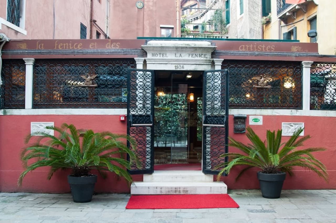 Bilder från hotellet Hotel La Fenice Et Des Artistes - nummer 1 av 128