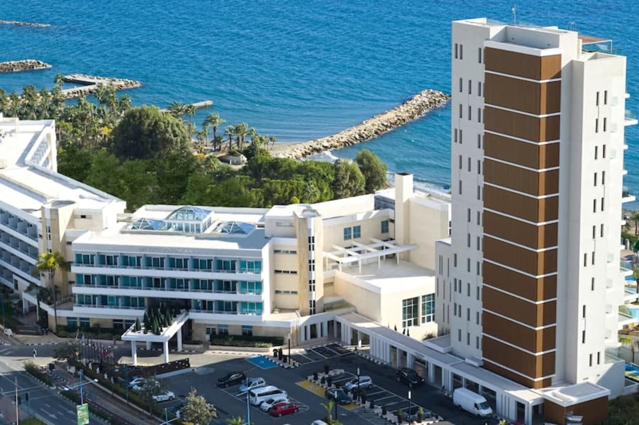 Bilder från hotellet Mediterranean Beach Hotel - nummer 1 av 108