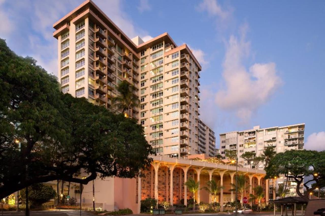 Bilder från hotellet Queen Kapiolani Hotel - nummer 1 av 61