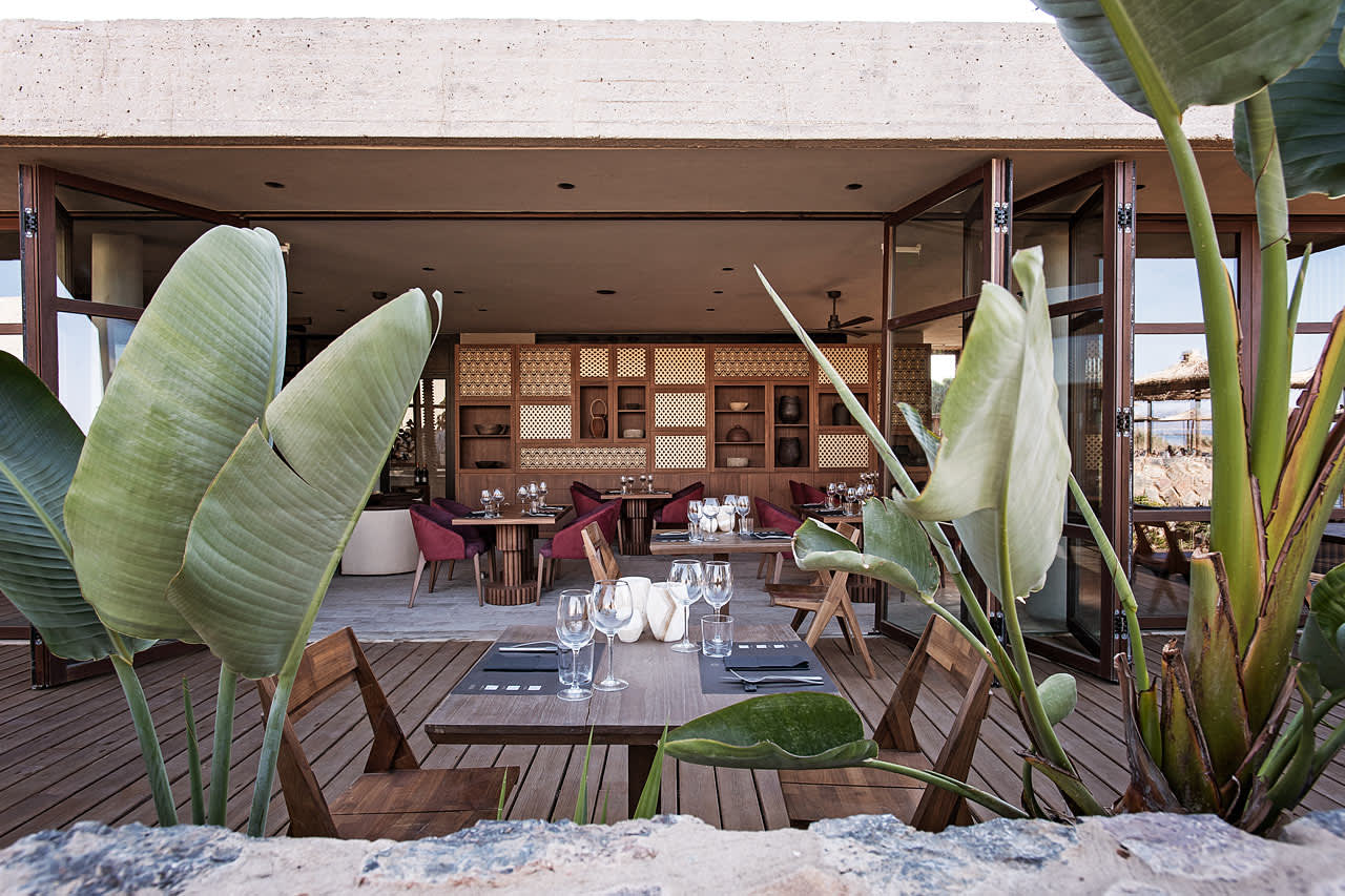I hotellets à la carte-restaurang Enino kan du välja om du vill sitta inomhus eller utomhus