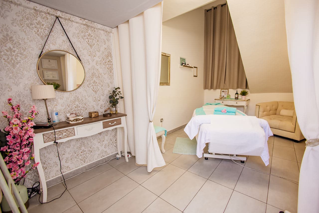 Hotellet erbjuder massagebehandlingar mot avgift