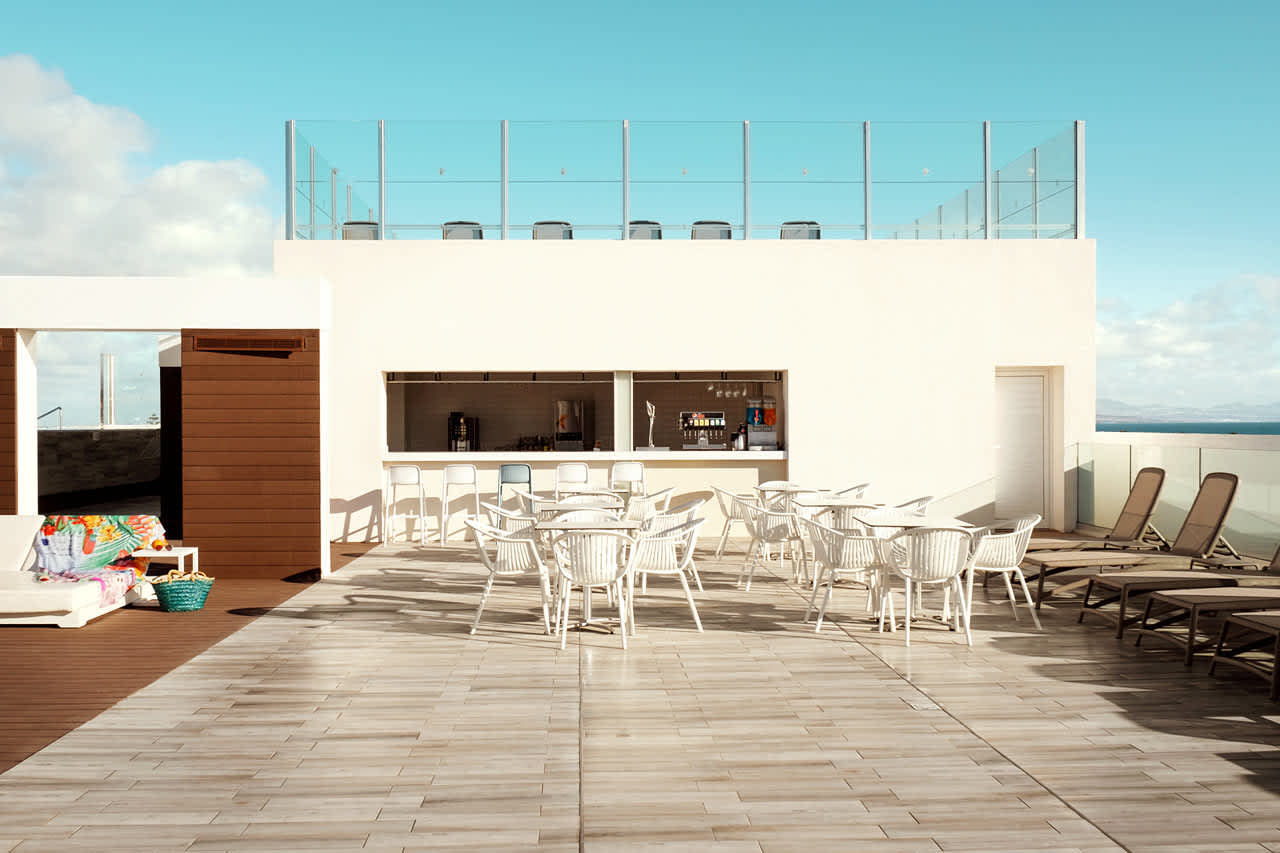 Poolbaren på takterrassen är enbart för gäster med All Inclusive