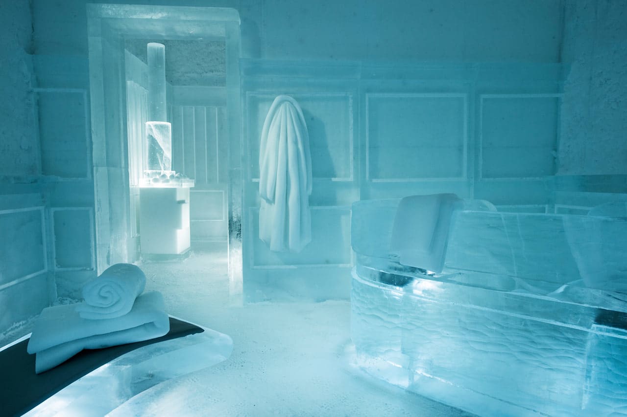 Konstsvit Sauna, Design av Luca Roncoroni. Icehotel 365. Foto av Asaf Kliger