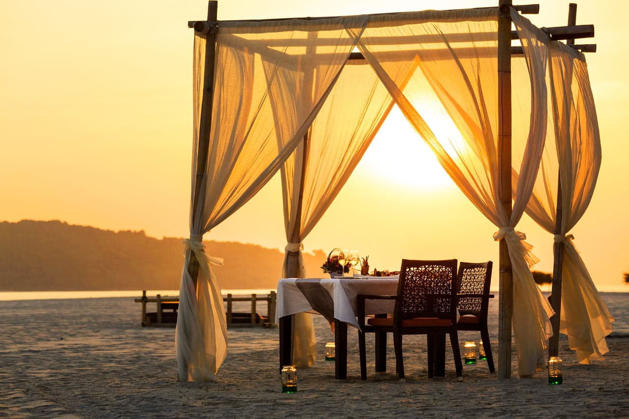 Vad sägs om en romantisk middag för två vid stranden?