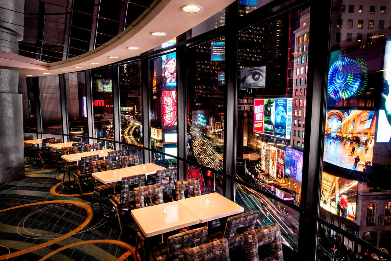 Restaurang med utsikt över Times Square