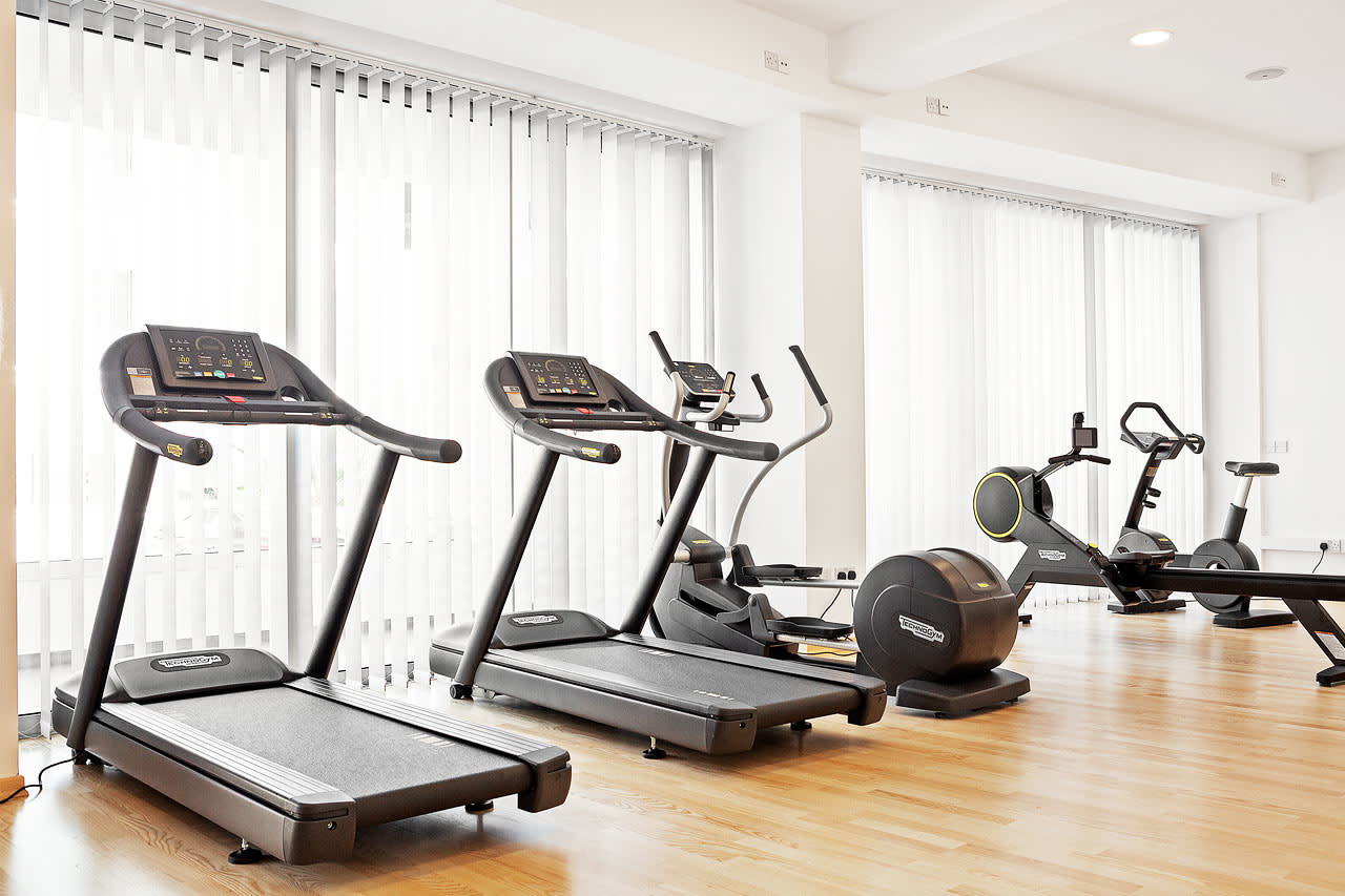 I hotellets gym finns både träningsmaskiner och fria vikter