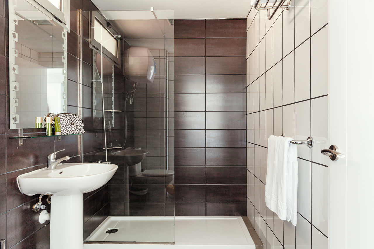 Exempel på badrum i samtliga lägenhetstyper