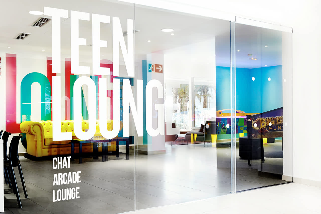 I Teen Lounge kan alla ungdomar umgås och få en paus från föräldrar och småbarn