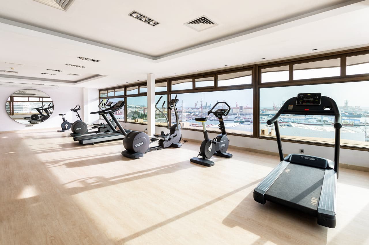 I hotellets gym kan du träna med utsikt
