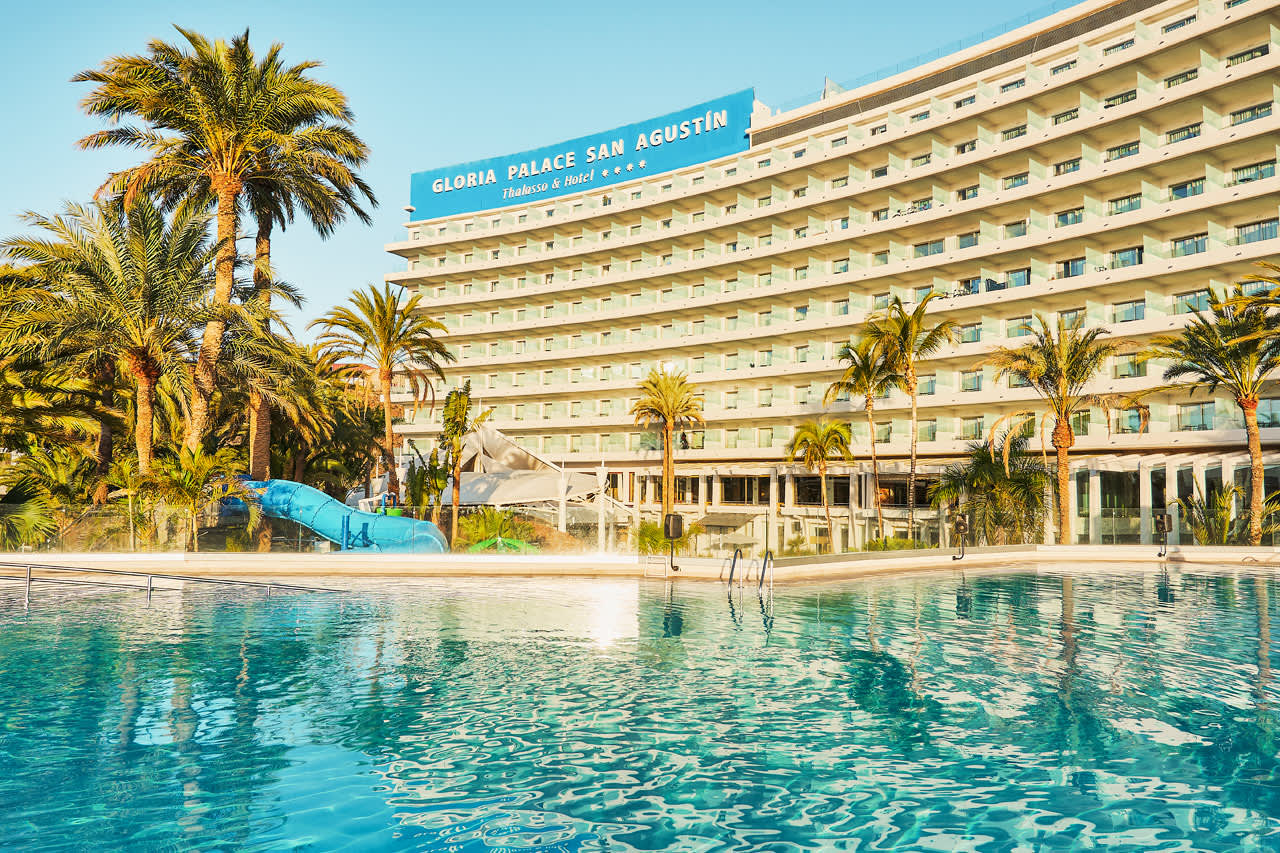 Hotellets stora pool