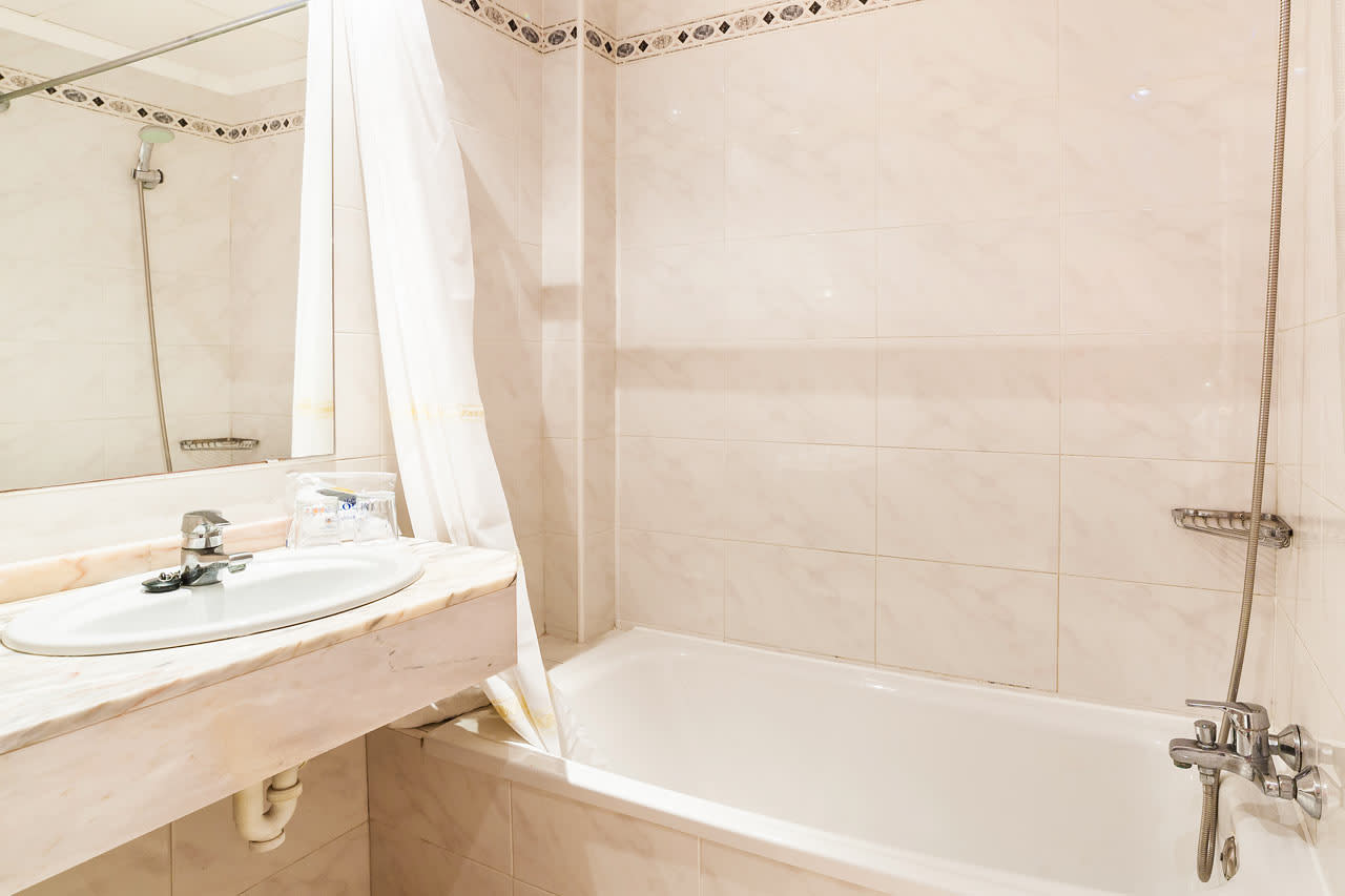 Dubbelrum - exempel på badrum med badkar