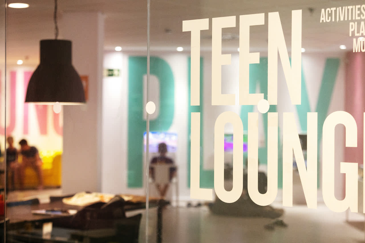 Teen Lounge är mötesplatsen för alla ungdomar.