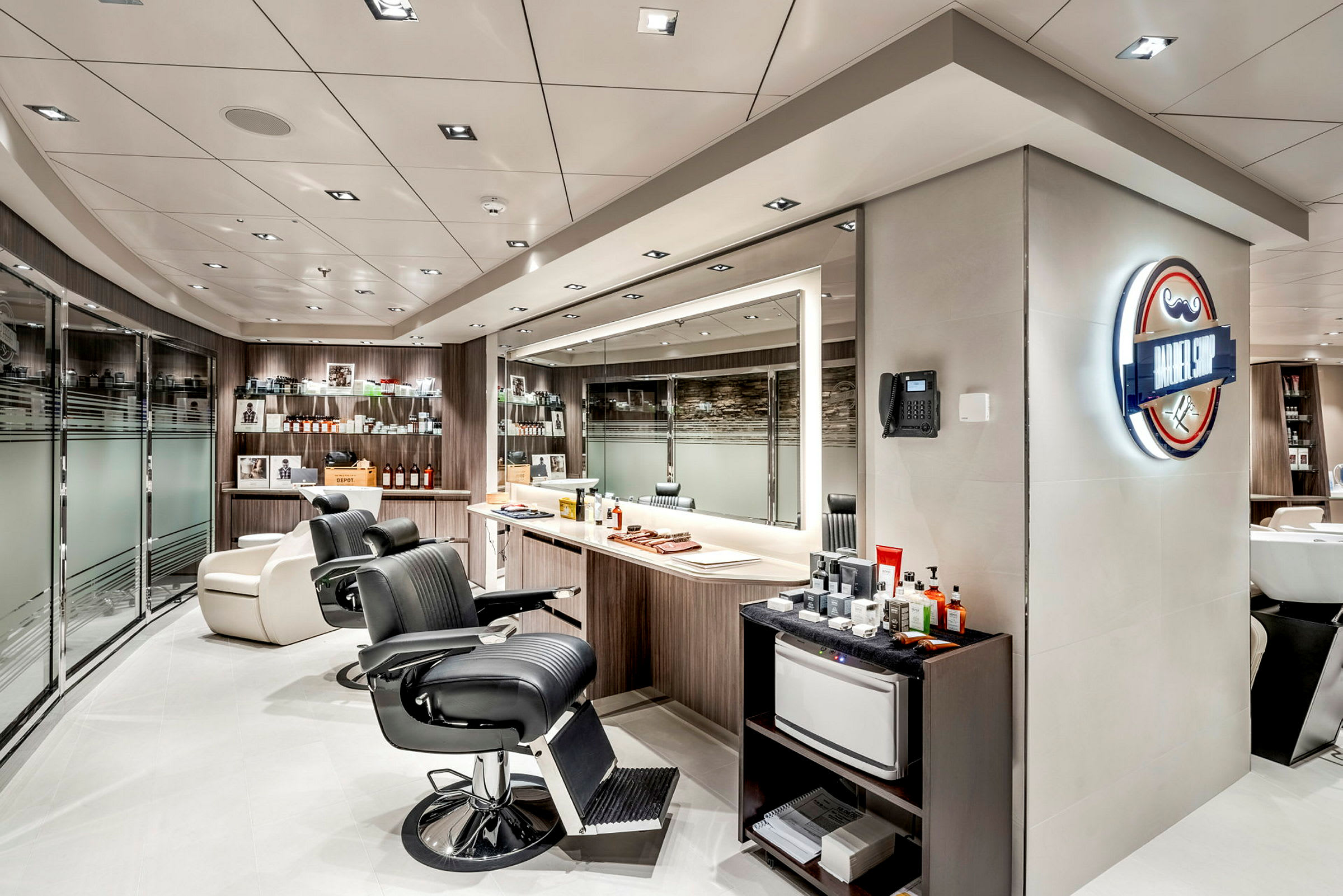 Bild av en modern barberarsalong med utrustning och speglar. (AI-genererad text)