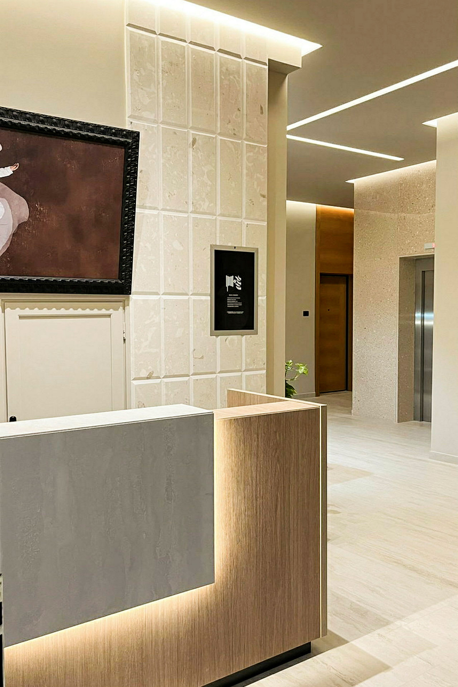 Receptionområdet i ett hotell med en modern design. (AI-genererad text)