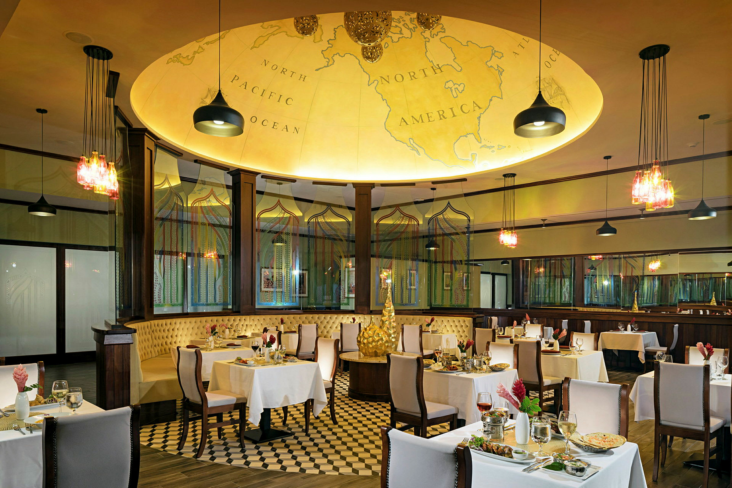 Restaurang med elegant inredning och upplyst takdekoration. (AI-genererad text)