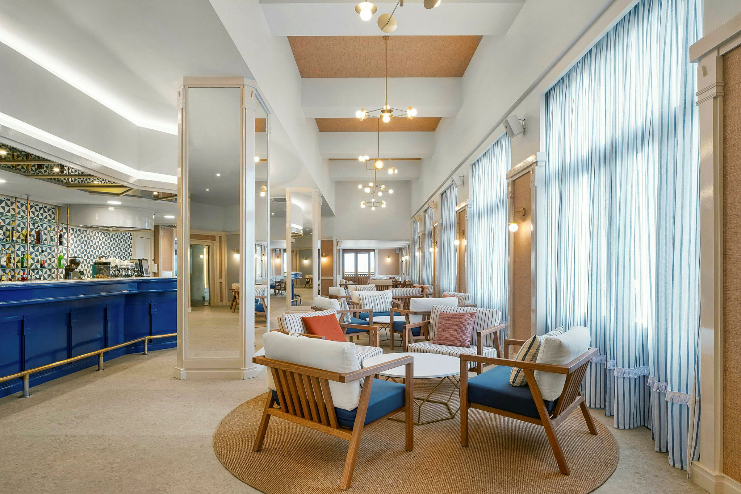Bar Main