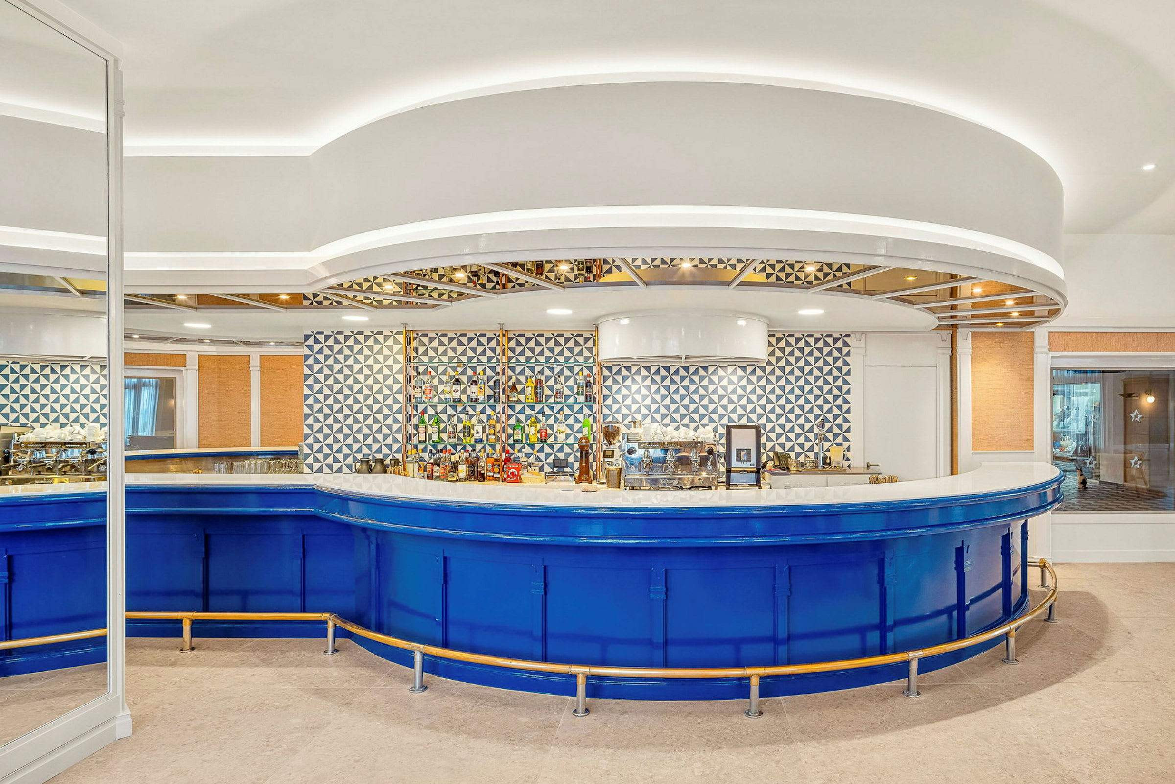 Bar Main