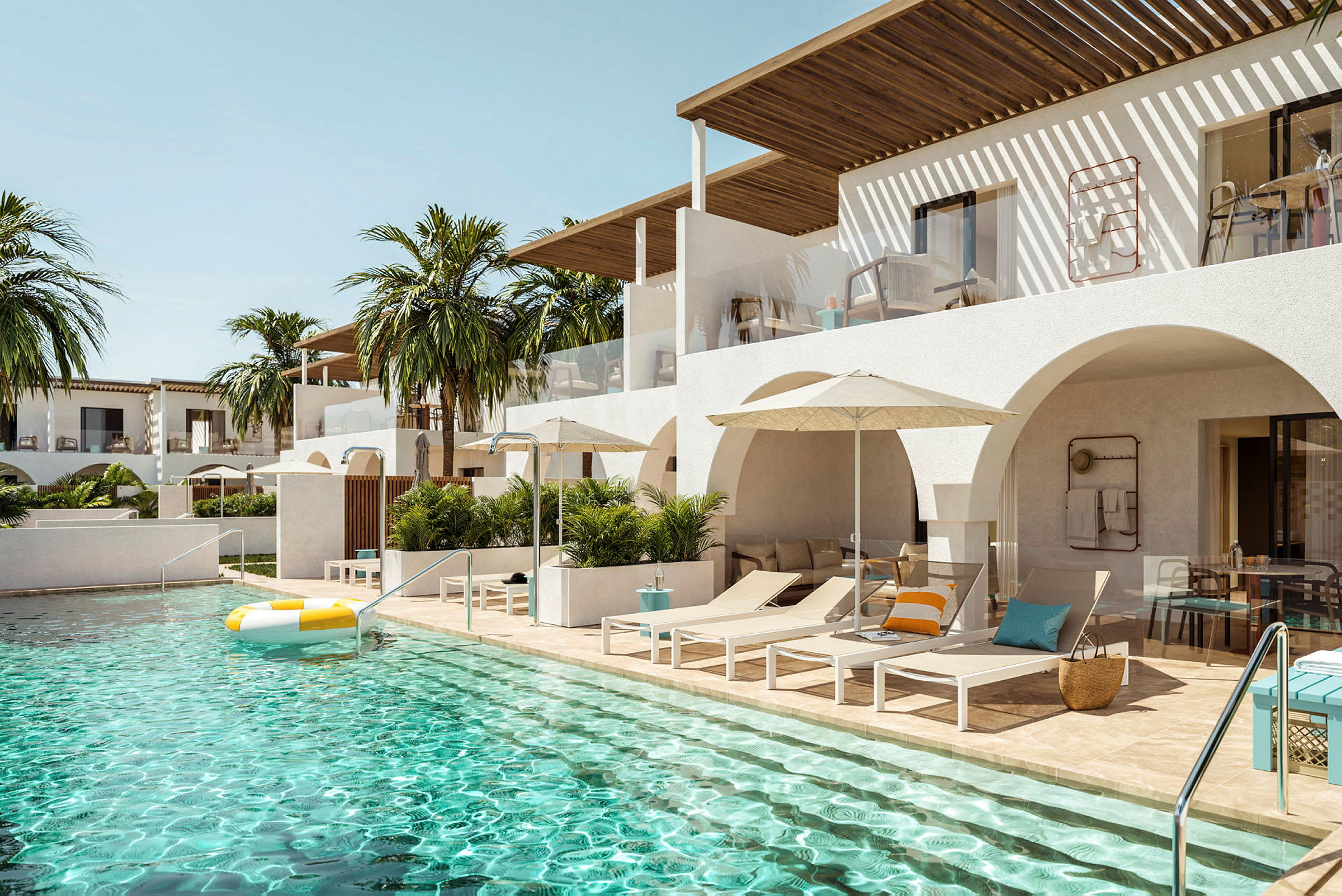 Ett hotellområde med en pool omgiven av solstolar, parasoller och tropiska växter. (AI-genererad text)