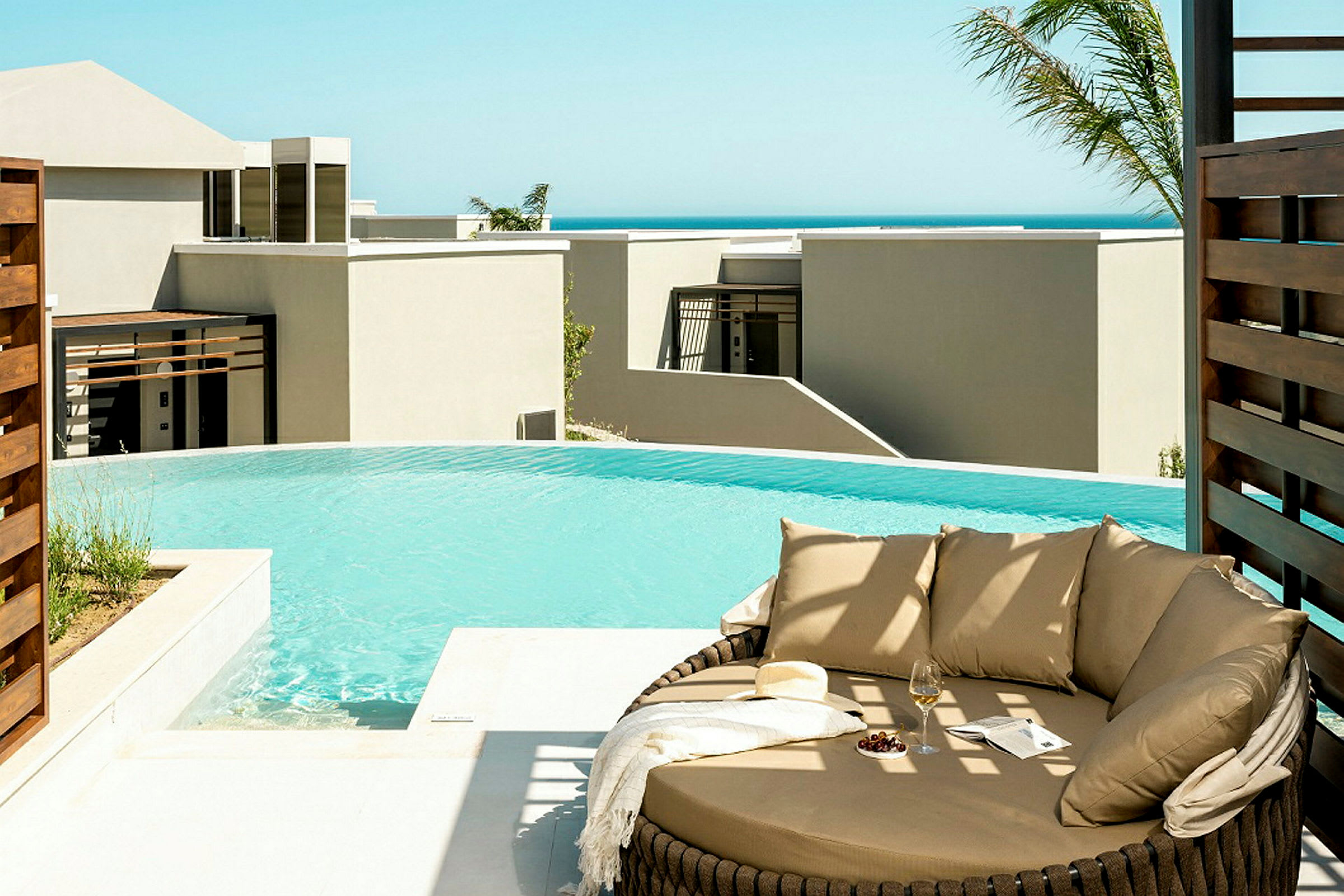 Dubbelrum med poolaccess till gemensam pool
