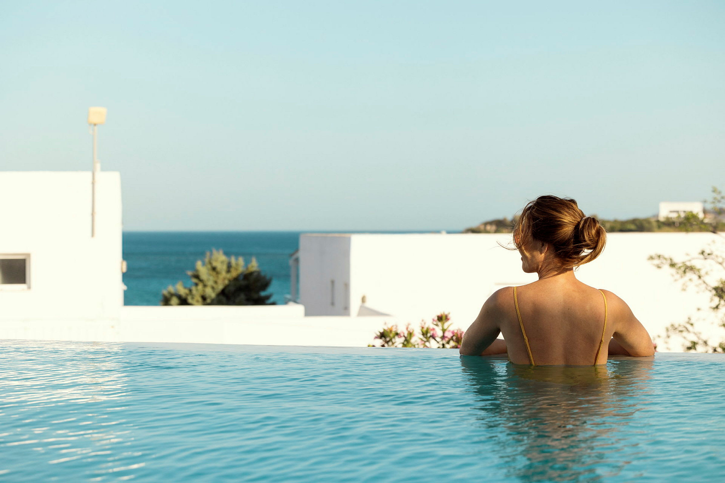 Trerumslägenhet ROYAL POOL SUITE, stor terrass med direkt access till privat, delad pool, Helios