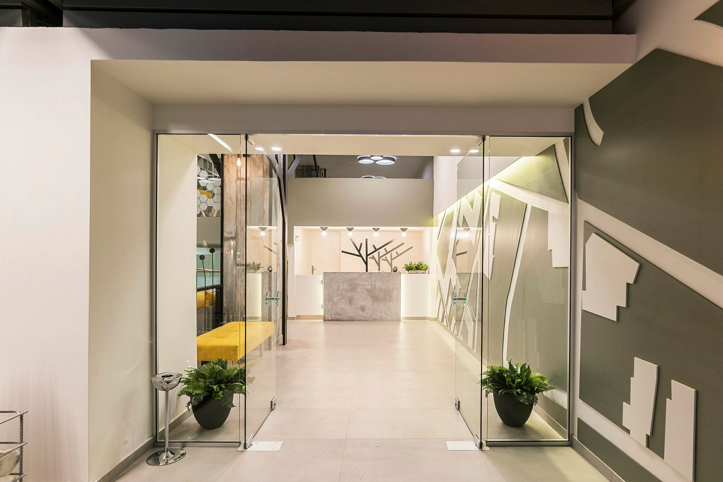 Reception med modern inredning. (AI-genererad text)