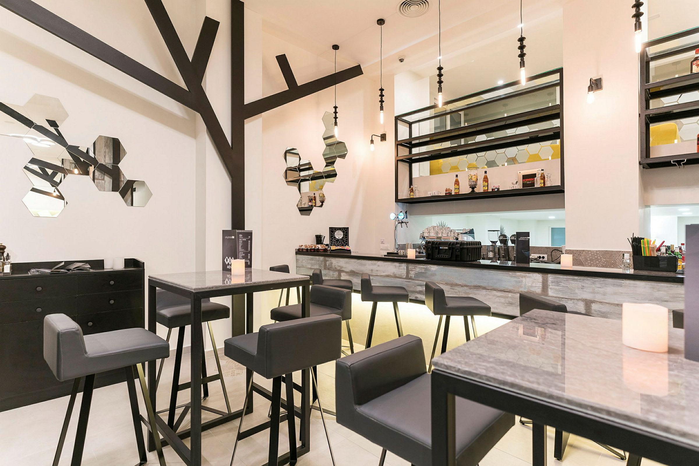 En modern bar och sittplats med minimalistisk design. (AI-genererad text)