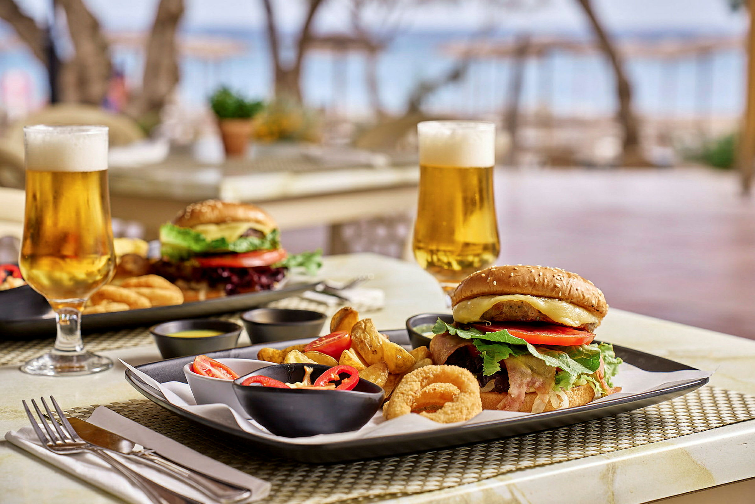 À la carte-restaurang med hamburgare